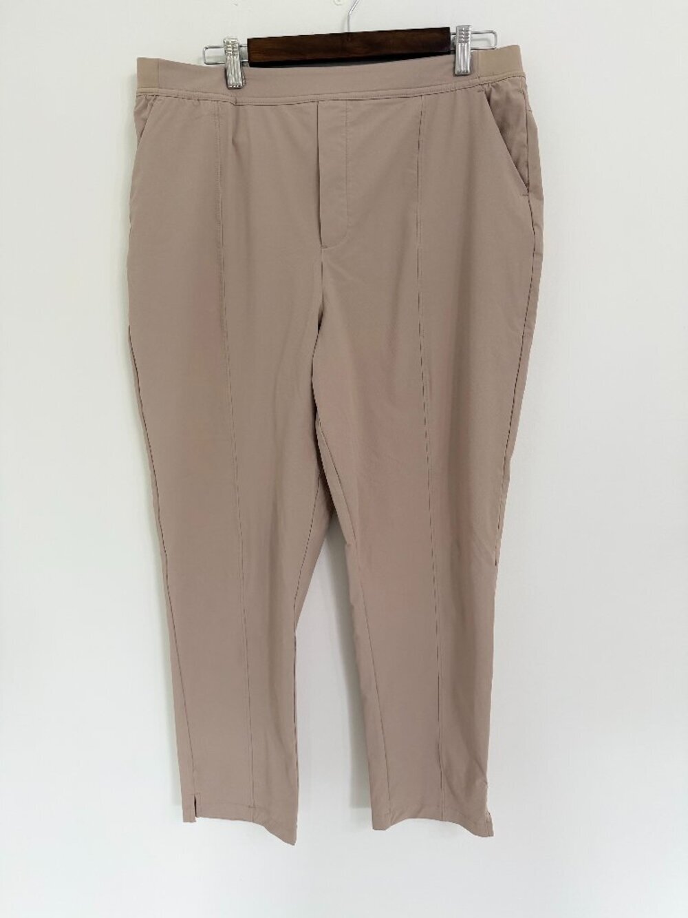 Zella Women’s XL Beige Pull-On Pants Cropped Stretch Athletic Travel Pants
